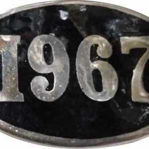 EMBLEMA ANO 1967 ALUMINIO/PRETO