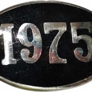 EMBLEMA ANO 1975 ALUMINIO/PRETO
