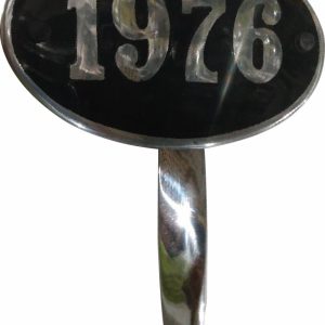 EMBLEMA ANO 1976 ALUMINIO/PRETO