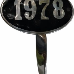 EMBLEMA ANO 1978 ALUMINIO/PRETO